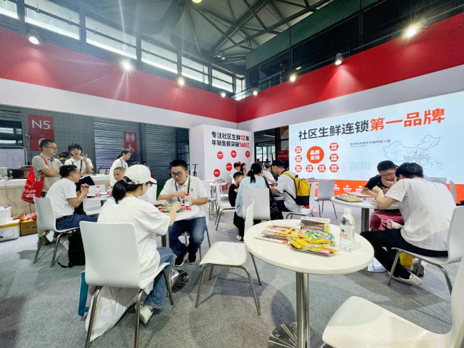 中国特许加盟展上海站钱大妈展位,现场人气爆棚