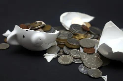 华谊兄弟卖资抵债,与冯小刚“解绑”?10亿买的,现拟3.5亿卖出!5年已亏74亿